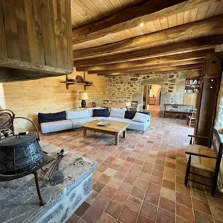 Les Distinguees -aux Bories De Previnquieres Feriehus